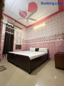 crown house - Image 4
