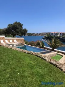 Splendide Villa les pieds dans l'eau dans la baie de Mahon - Image 1