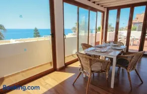 Penthouse on the beachfront - Image 2
