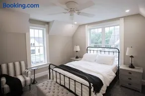 Restored Queen Anne Cottage - Image 4