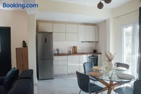Captain's Apt - Image 4