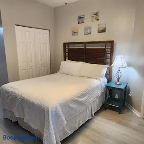 Modern Beach Haven Secure Suite at IMG Academy - Image 2
