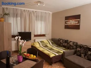 Flora Apartman - Image 3