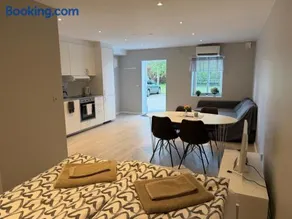 Newly furnished first floor apartment close to beach - Image 5