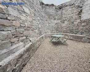 Bright & stylish short term rentals - Image 2