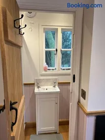 Tranquil Spot Shepherds Hut - Image 4