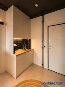 Chic Athens Suite Modern & Central - Image 4