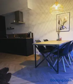 Buitenlede 7 - Suite R - Image 1