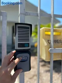 Linda e Ampla Casa Inteira Próxima ao Centro de Criciúma - Image 4