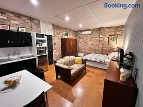 The Coachhouse - studio apartment - Image 2