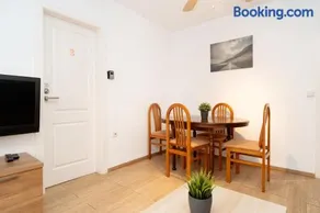 Habitaciones con baño compartido en bonito Apartamento en Badalona - Image 1