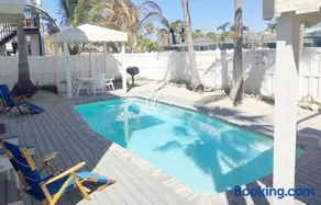 Bungalow Beach Resort - Image 2