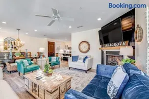 Second Floor Condo with Shared Pool High-Speed WiFi Washer&Dryer & Central AC - Image 2