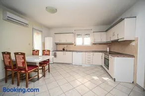 Mikuljan Apartments with Pool-5 min to Beach & Private Parking Included - Image 3
