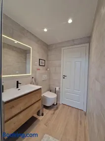 Cozy Retreat in the Heart of Ålesund - Image 2