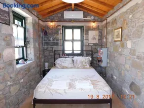 Stone cottage for couple - Image 3