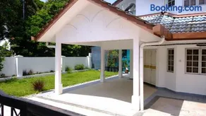 D Corner Lot Homestay Bangi - Image 4