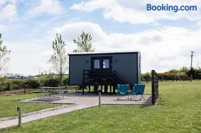 Quarterlands Glamping, Shepherds hut Bramble - Image 4