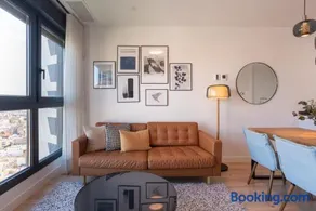 Skyline II Pool & Coworking by ELE Apartments - Image 4