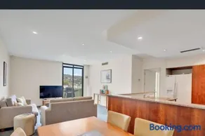 Three bedroom apartment in Sebel complex- on site restaurant, room service, gym and parking - Image 1