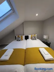 Cosy 2BR House With Patio Garden In Plaistow - Image 3