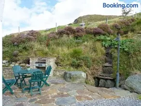 Hollyglen House - Image 2