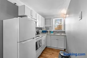 Downtown Gem 2BR Tub Parking - Image 2