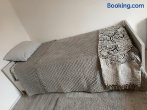 Appartement calme, emplacement stratégique, proche de toutes commodités, de l'autoroute, valenciennes, lille, Belgique, wifi, Netflix, parking Gratuits, lave linge, sèche linge - Image 5