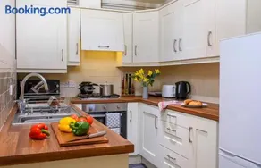 Luxury City Apartment Underground Parking 5* - Image 4