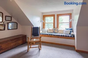 Gorgeous lakefront home w/ dock, canoe, kayaks & lake/forest views - Image 4