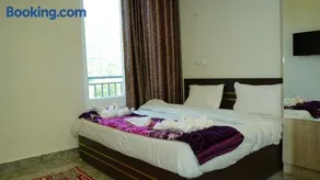 Parth Hotel and Restaurant - Image 1