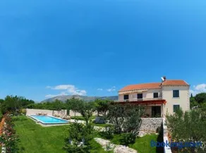 House with a Spacious Garden and Swimming Pool - Image 3