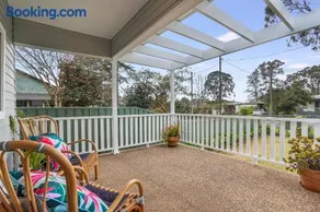 Bright and airy cosy cottage, close to town - Image 2