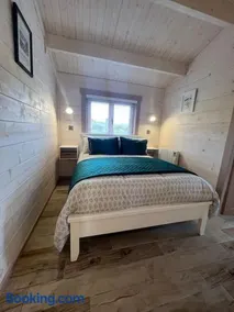 Dolmen Lodge. - Image 4