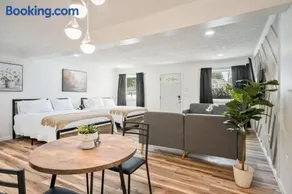 Cosmopolitan Studio A Fresh & Stylish Stay - Image 3