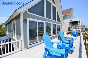 Ocean view 3-bedroom house in Surf City, perfect for up to 8 guests. - Image 3