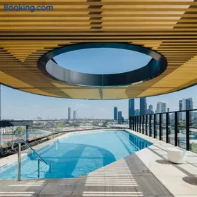 South Melbourne - Iconic Living, Steps to CBD - Image 1