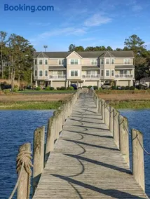 Sunset Dreams - Pet friendly, Waterfront, & shared dock! - Image 3