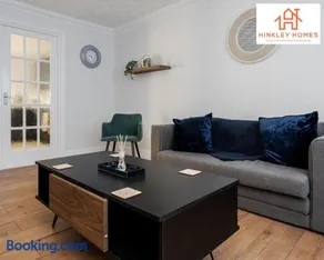 Spacious 3 bedroom house - Free parking - Liverpool - By Hinkley Homes Short Lets & Serviced Accommodation - Image 3
