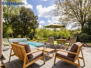 Évasion en Gîte de Charme avec Jardin, Piscine Chauffée et Proche Plages – Saint-Lyphard - Image 4