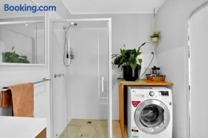 Diggers rest self contained tiny home with wifi - Image 2