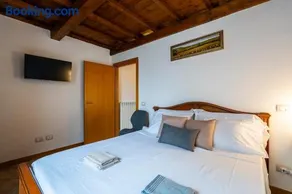 New with private parking, 5 min to the lake, WiFi - Image 3