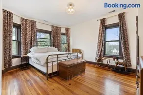 Historic Queen Anne Family Home w Modern Comforts - Image 5