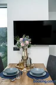 Alexandra Apartments - Image 2