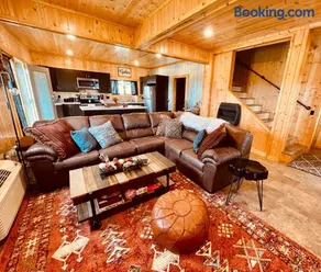 Barn On The Ridge - HOT TUB - Sleeps 6 - Image 4