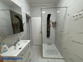 Lux Vila Lake - Image 2