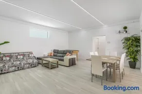Bender House - Image 1