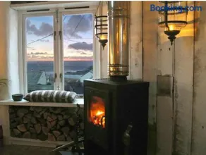 The Old Stores, Luxury beach side selfcatered holiday cottage above the beach - Image 3