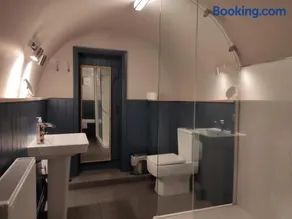 Beautiful quiet room in the heart of Holmfirth - Image 2
