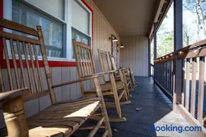 103 Palmer Road: The Hideaway - Image 2